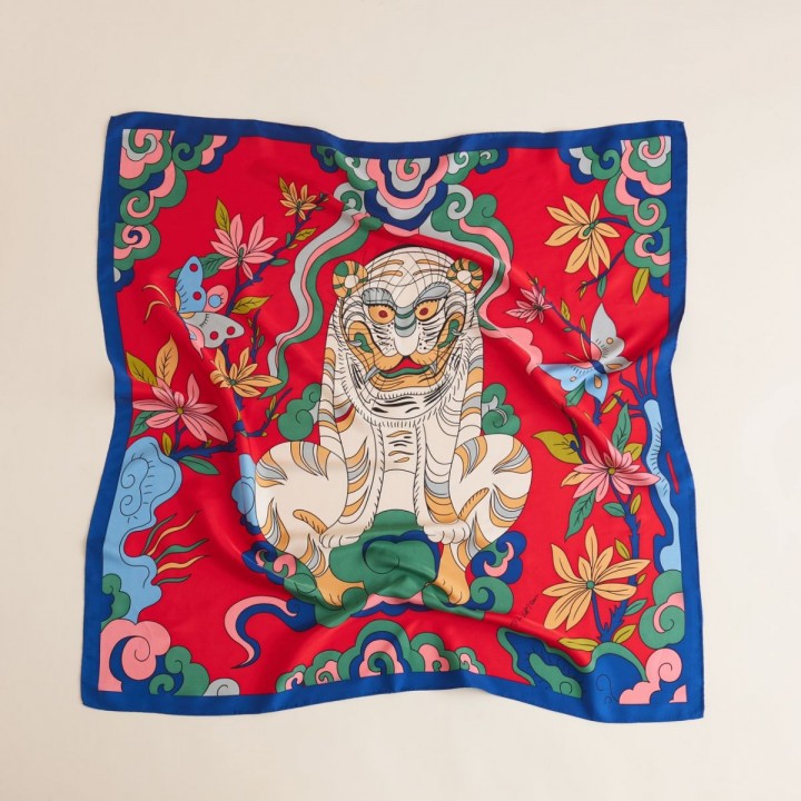 Khăn lụa vuông hình hổ